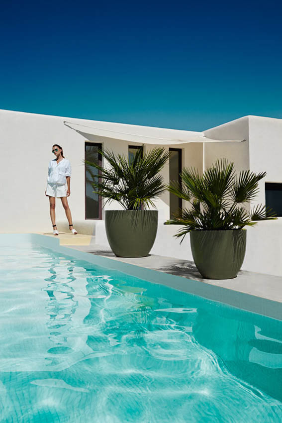 Macetero Grande Redondo de Exterior para decorar el jardín o la terraza. Diseñado por Studio Vondom. Macetero de diseño moderno fabricado en España. Resina de Polietileno de alta resistencia al exterior y al sol.