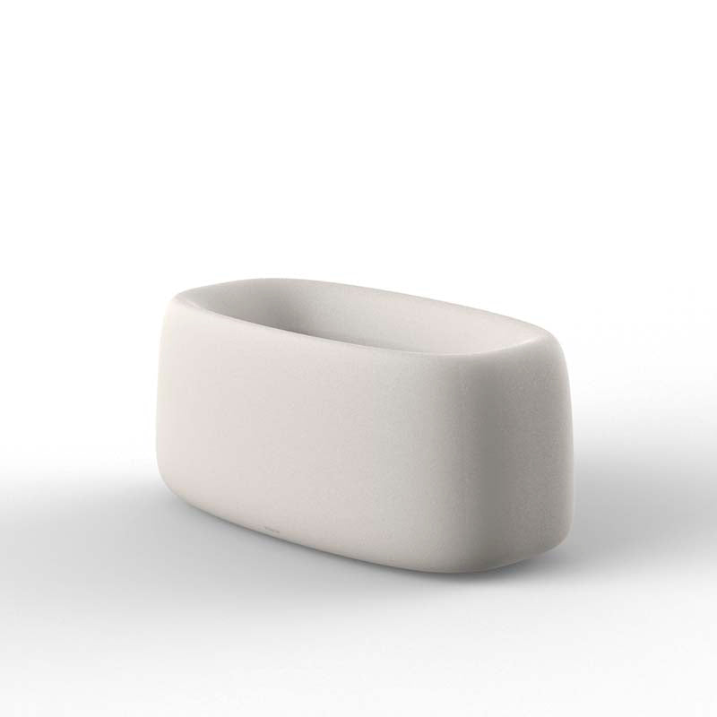 Macetero Jardinera de Exterior para decorar el jardín o la terraza. Diseñado por Studio Vondom. Macetero de diseño moderno fabricado en España. Resina de Polietileno de alta resistencia al exterior y al sol.