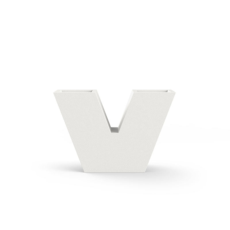 Macetero Jardinera de Exterior para decorar el jardín o la terraza. Diseñado por Studio Vondom. Macetero de diseño moderno fabricado en España. Resina de Polietileno de alta resistencia al exterior y al sol.
