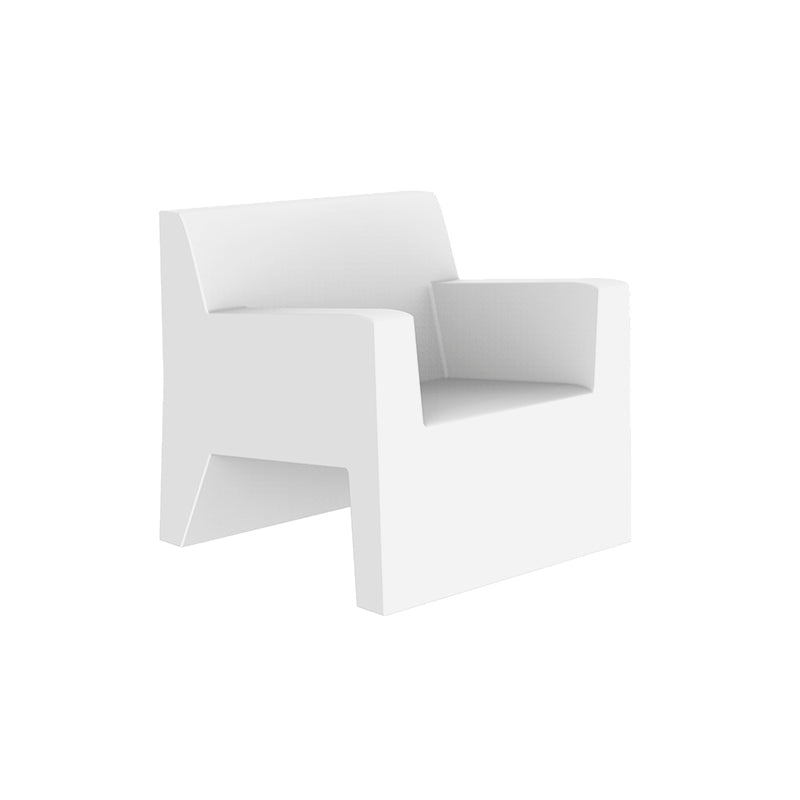 Sillon - Butaca JUT para exterior | VONDOM. Sillon - Butaca de diseño moderno para jardín o terraza. Dimensiones: 82x80x80 Diseñado por Studio Vondom. Fabricado en rotomoldeo de resina de polietileno de alta resistencia reforzada con fibra de vidrio y tratamiento UV.