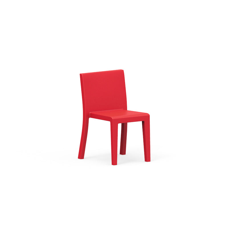 JUT Silla Sin Brazos para exterior | VONDOM. Silla de diseño moderno para jardín o terraza. Dimensiones: 51x53x80 Diseñado por Studio Vondom. Fabricado en rotomoldeo de resina de polietileno de alta resistencia reforzada con fibra de vidrio y tratamiento UV.