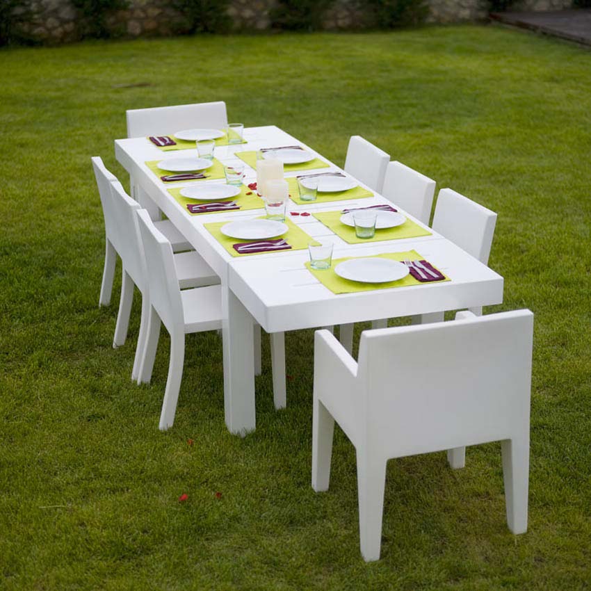 JUT Silla Sin Brazos para exterior | VONDOM. Silla de diseño moderno para jardín o terraza. Dimensiones: 51x53x80 Diseñado por Studio Vondom. Fabricado en rotomoldeo de resina de polietileno de alta resistencia reforzada con fibra de vidrio y tratamiento UV.