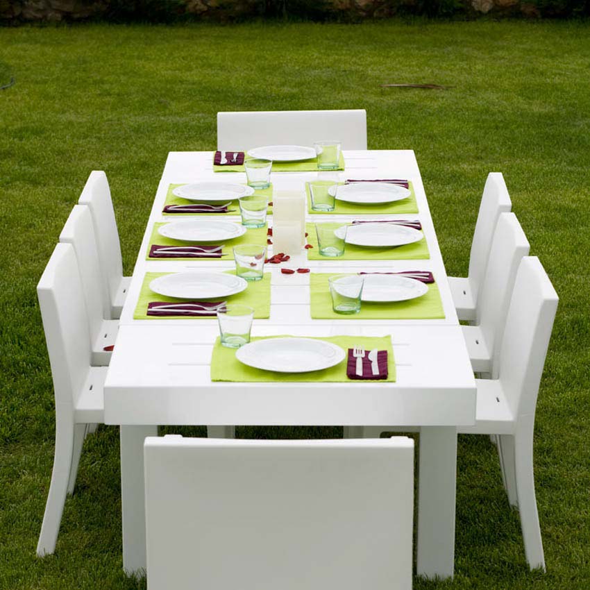 JUT Silla Sin Brazos para exterior | VONDOM. Silla de diseño moderno para jardín o terraza. Dimensiones: 51x53x80 Diseñado por Studio Vondom. Fabricado en rotomoldeo de resina de polietileno de alta resistencia reforzada con fibra de vidrio y tratamiento UV.
