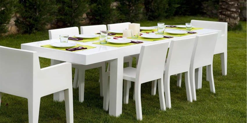JUT Silla Sin Brazos para exterior | VONDOM. Silla de diseño moderno para jardín o terraza. Dimensiones: 51x53x80 Diseñado por Studio Vondom. Fabricado en rotomoldeo de resina de polietileno de alta resistencia reforzada con fibra de vidrio y tratamiento UV.