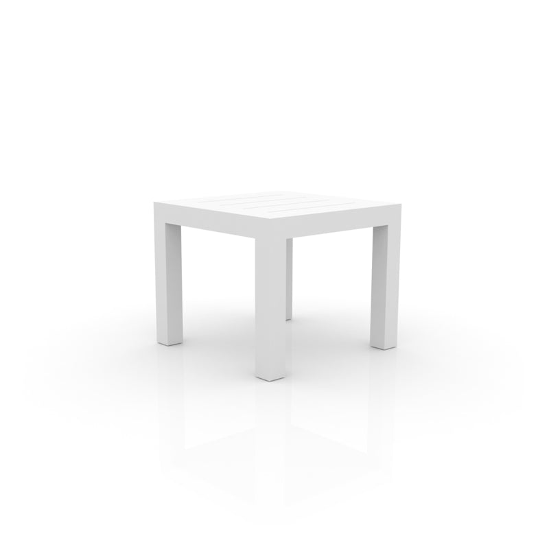 Mesa 90x90x75 JUT para exterior | VONDOM. Mesa de diseño moderno para jardín o terraza. Dimensiones: 90x90x75 Diseñado por Studio Vondom. Fabricado en rotomoldeo de resina de polietileno de alta resistencia reforzada con fibra de vidrio y tratamiento UV.