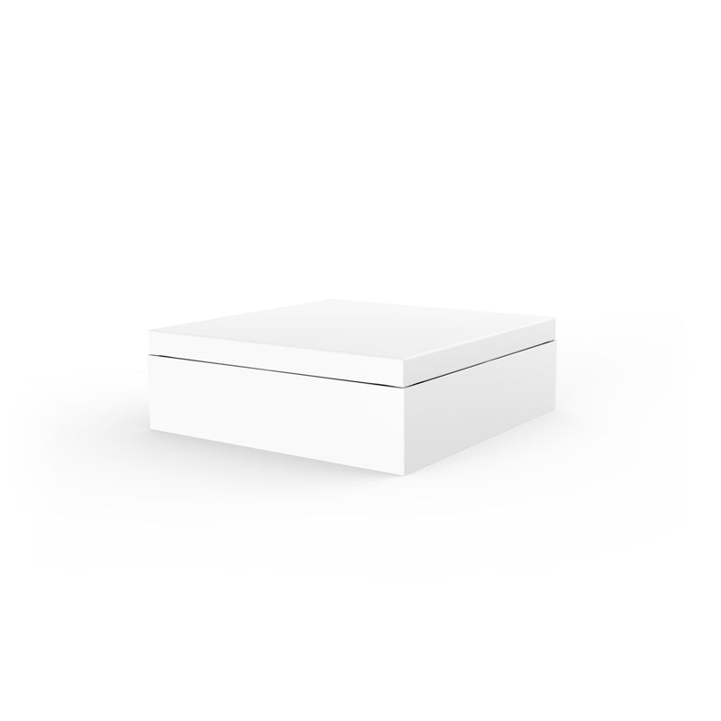Puff JUT 120x120x40cm para exterior | VONDOM. Taburete de diseño moderno para jardín o terraza. Dimensiones: 120x120x40 Diseñado por Studio Vondom. Fabricado en rotomoldeo de resina de polietileno de alta resistencia reforzada con fibra de vidrio y tratamiento UV.