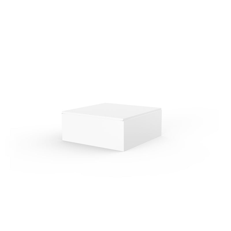 Mesa JUT 80x80x32 para exterior | VONDOM. Mesa Baja de diseño moderno para jardín o terraza. Dimensiones: 80x80x32 Diseñado por Studio Vondom. Fabricado en rotomoldeo de resina de polietileno de alta resistencia reforzada con fibra de vidrio y tratamiento UV.