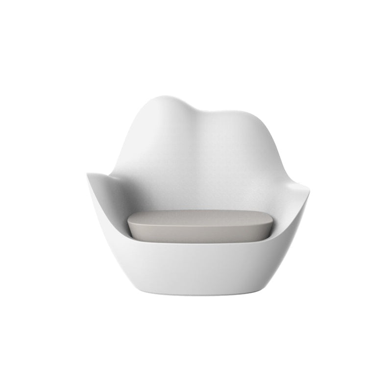 SABINAS Sillon - Butaca para exterior | VONDOM. Sillon - Butaca de diseño moderno para jardín o terraza. Dimensiones: 118x86x99 Diseñado por Javier Mariscal. Fabricado en rotomoldeo de resina de polietileno de alta resistencia reforzada con fibra de vidrio y tratamiento UV.