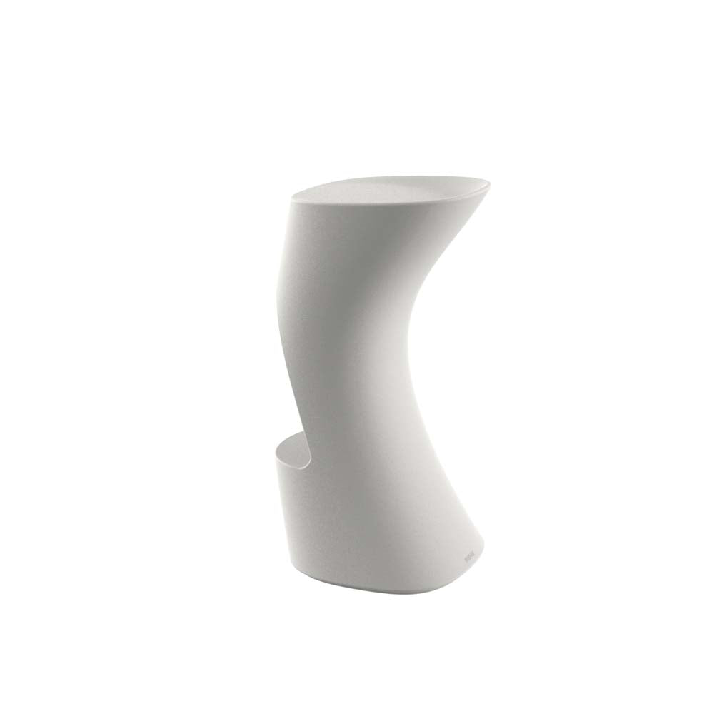 Taburete NOMA Alto 38x40x74 para exterior | VONDOM. Taburete de diseño moderno para jardín o terraza. Dimensiones: 38x40x74 Diseñado por Javier Mariscal. Fabricado en rotomoldeo de resina de polietileno de alta resistencia reforzada con fibra de vidrio y tratamiento UV.