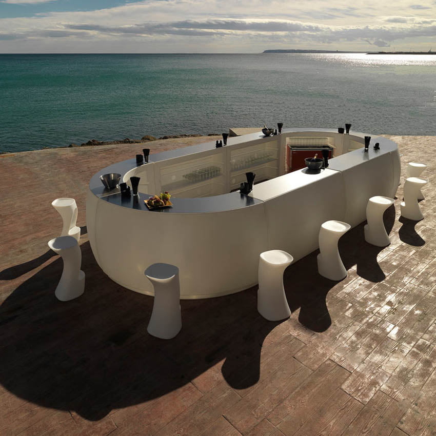 Taburete NOMA Alto 38x40x74 para exterior | VONDOM. Taburete de diseño moderno para jardín o terraza. Dimensiones: 38x40x74 Diseñado por Javier Mariscal. Fabricado en rotomoldeo de resina de polietileno de alta resistencia reforzada con fibra de vidrio y tratamiento UV.
