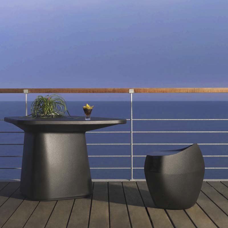 Silla NOMA MEDIUM 59x52x54 para exterior | VONDOM. Silla de diseño moderno para jardín o terraza. Dimensiones: 59x52x54 Diseñado por Javier Mariscal. Fabricado en rotomoldeo de resina de polietileno de alta resistencia reforzada con fibra de vidrio y tratamiento UV.