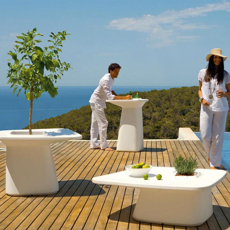 NOMA Alta 76x61x102 para exterior | VONDOM. Mesa Alta de diseño moderno para jardín o terraza. Dimensiones: 76x61x102 Diseñado por Javier Mariscal. Fabricado en rotomoldeo de resina de polietileno de alta resistencia reforzada con fibra de vidrio y tratamiento UV.
