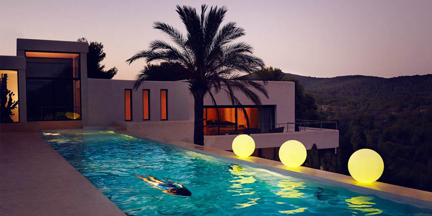 BUBBLES Lámpara 30, 40, 50 & 60cm para exterior | VONDOM. Lámpara de Exterior de diseño moderno para jardín o terraza. Dimensiones: 30x30x30 Diseñado por Studio Vondom. Fabricado en rotomoldeo de resina de polietileno de alta resistencia reforzada con fibra de vidrio y tratamiento UV.