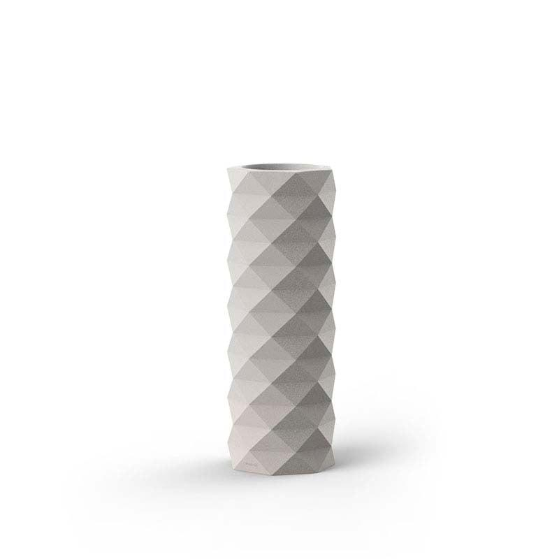 Macetero de Exterior para decorar el jardín o la terraza. Diseñado por EstudiHac. Macetero de diseño moderno fabricado en España. Resina de Polietileno de alta resistencia al exterior y al sol.