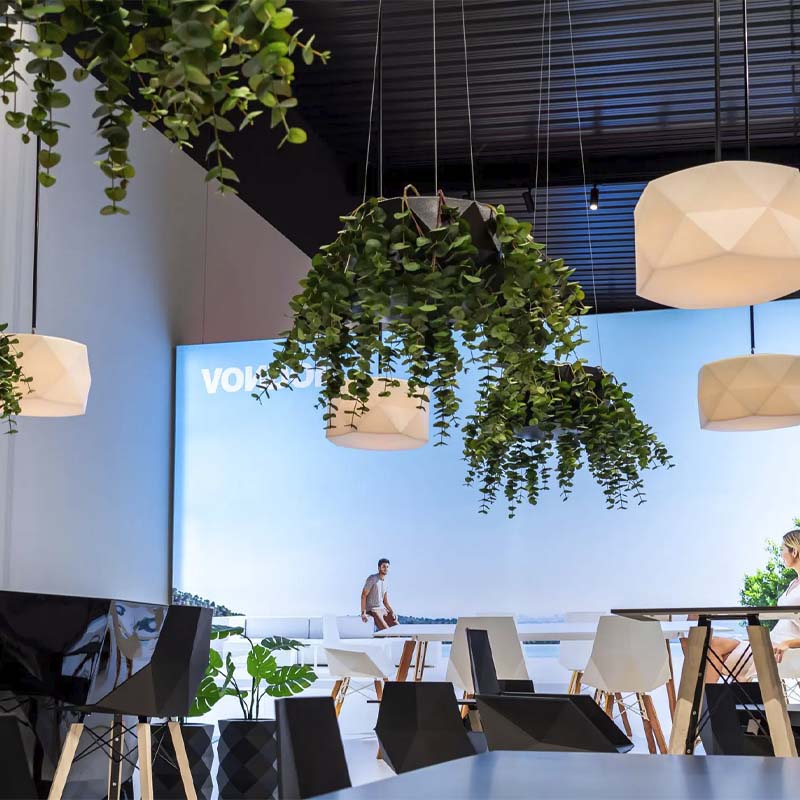 MARQUIS Lámpara Colgante Exterior para exterior | VONDOM. Lámpara de Exterior de diseño moderno para jardín o terraza. Dimensiones: Ø51x32 Diseñado por EstudiHac. Fabricado en rotomoldeo de resina de polietileno de alta resistencia reforzada con fibra de vidrio y tratamiento UV.