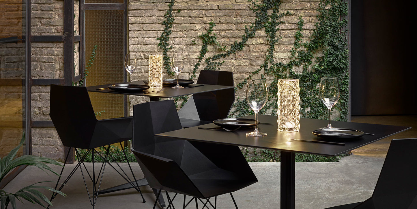 MARQUIS Lampara Mesa para exterior | VONDOM. Lámpara de Exterior de diseño moderno para jardín o terraza. Dimensiones: Ø9x22YY Diseñado por EstudiHac. Fabricado en rotomoldeo de resina de polietileno de alta resistencia reforzada con fibra de vidrio y tratamiento UV.