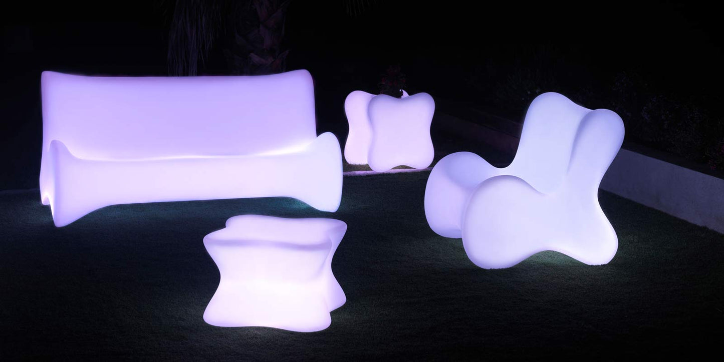 PAL Sofa 180x92x89cm para exterior | VONDOM. Sofa de diseño moderno para jardĂn o terraza. Dimensiones: 180x92x89 Diseñado por Karim Rashid. Fabricado en rotomoldeo de resina de polietileno de alta resistencia reforzada con fibra de vidrio y tratamiento UV.