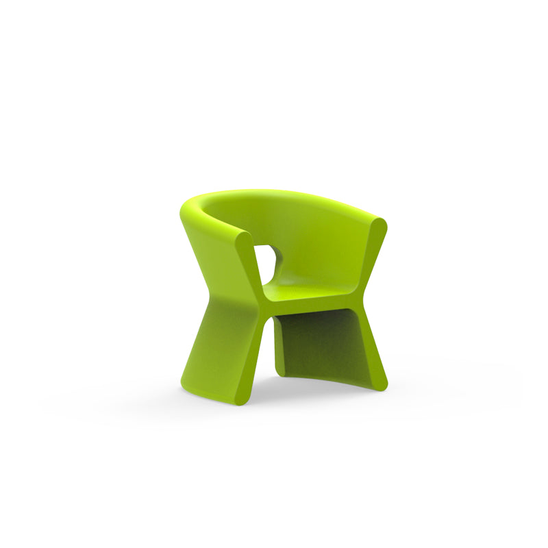 PAL Silla con Brazos 73x64x75cm para exterior | VONDOM. Silla de diseño moderno para jardín o terraza. Dimensiones: 73x64x75 Diseñado por Karim Rashid. Fabricado en rotomoldeo de resina de polietileno de alta resistencia reforzada con fibra de vidrio y tratamiento UV.