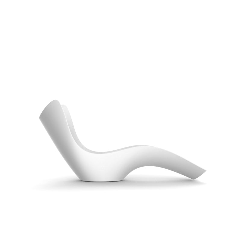 SURF Tumbona 200x90x90 para exterior | VONDOM. Tumbona de diseño moderno para jardín o terraza. Dimensiones: 90x200x90 Diseñado por Karim Rashid. Fabricado en rotomoldeo de resina de polietileno de alta resistencia reforzada con fibra de vidrio y tratamiento UV.