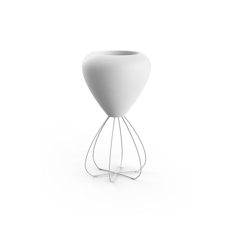 Macetero de Exterior para decorar el jardín o la terraza. Diseñado por Karim Rashid. Macetero de diseño moderno fabricado en España. Resina de Polietileno de alta resistencia al exterior y al sol.