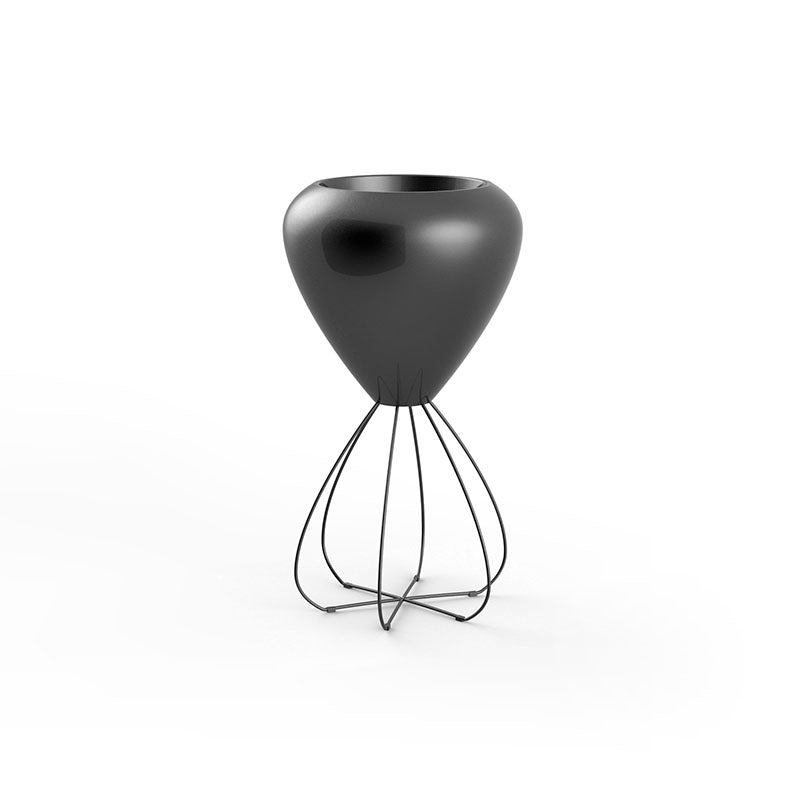 Macetero de Exterior para decorar el jardín o la terraza. Diseñado por Karim Rashid. Macetero de diseño moderno fabricado en España. Resina de Polietileno de alta resistencia al exterior y al sol.
