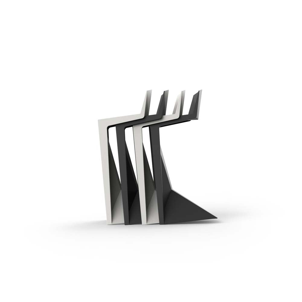 VOXEL Taburete (4 Pack) Apilable para exterior | VONDOM. Taburete de diseño moderno para jardín o terraza. Dimensiones: 40x41x90 Diseñado por Karim Rashid. Fabricado por inyección de resina de alta resistencia reforzada con fibra de vidrio y tratamiento UV.