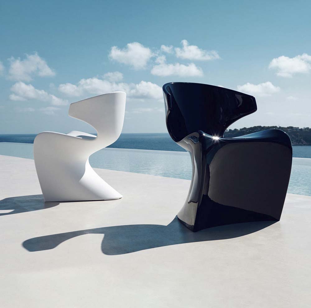 WING Silla para exterior | VONDOM. Silla de diseño moderno para jardín o terraza. Dimensiones: 59x57x74 Diseñado por ACero. Fabricado en rotomoldeo de resina de polietileno de alta resistencia reforzada con fibra de vidrio y tratamiento UV.