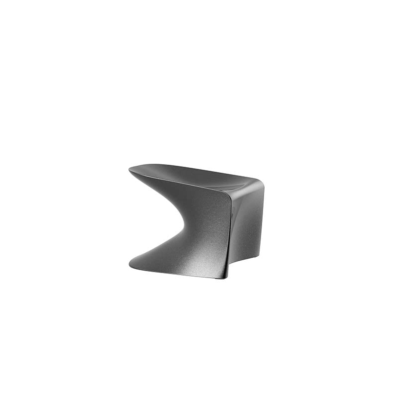 WING Taburete Baja para exterior | VONDOM. Taburete de diseño moderno para jardín o terraza. Dimensiones: 47x44x36 Diseñado por ACero. Fabricado en rotomoldeo de resina de polietileno de alta resistencia reforzada con fibra de vidrio y tratamiento UV.