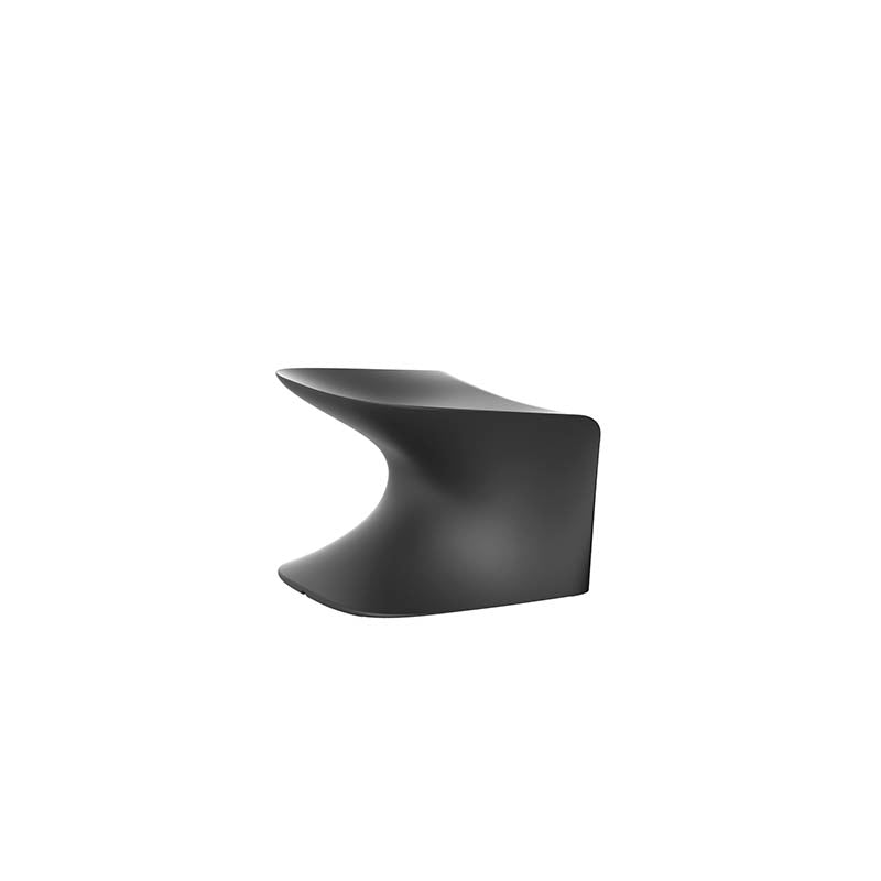 WING Taburete Baja para exterior | VONDOM. Taburete de diseño moderno para jardín o terraza. Dimensiones: 47x44x36 Diseñado por ACero. Fabricado en rotomoldeo de resina de polietileno de alta resistencia reforzada con fibra de vidrio y tratamiento UV.