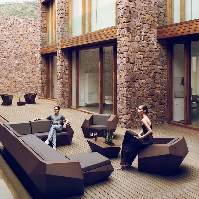 FAZ Sillon - Butaca 120x100x70cm para exterior | VONDOM. Sillon - Butaca de diseño moderno para jardín o terraza. Dimensiones: 120x100x70 Diseñado por Ramón Esteve. Fabricado en rotomoldeo de resina de polietileno de alta resistencia reforzada con fibra de vidrio y tratamiento UV.