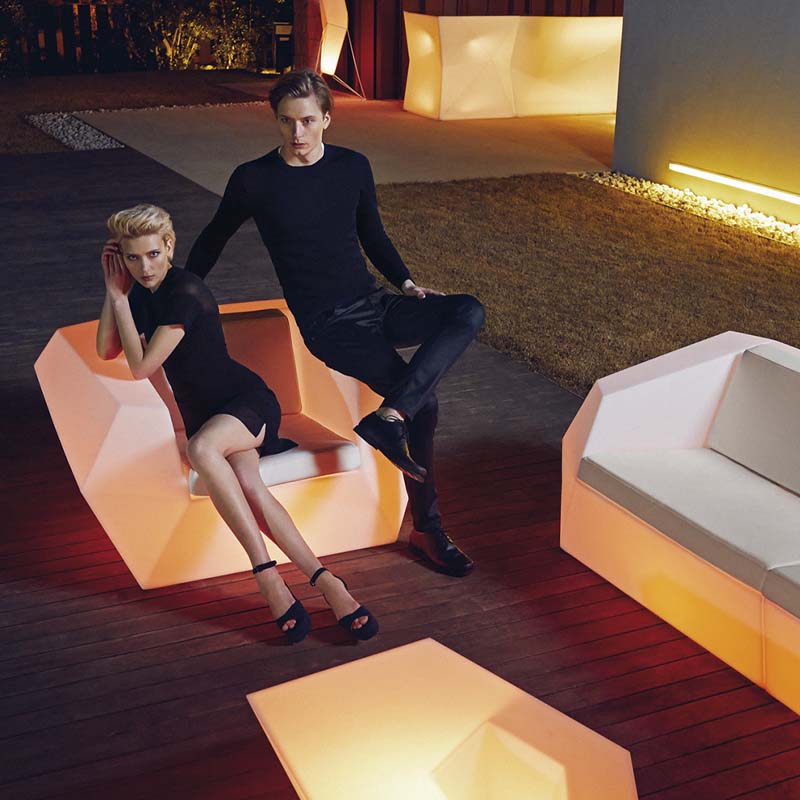 FAZ Sillon - Butaca 120x100x70cm para exterior | VONDOM. Sillon - Butaca de diseño moderno para jardín o terraza. Dimensiones: 120x100x70 Diseñado por Ramón Esteve. Fabricado en rotomoldeo de resina de polietileno de alta resistencia reforzada con fibra de vidrio y tratamiento UV.