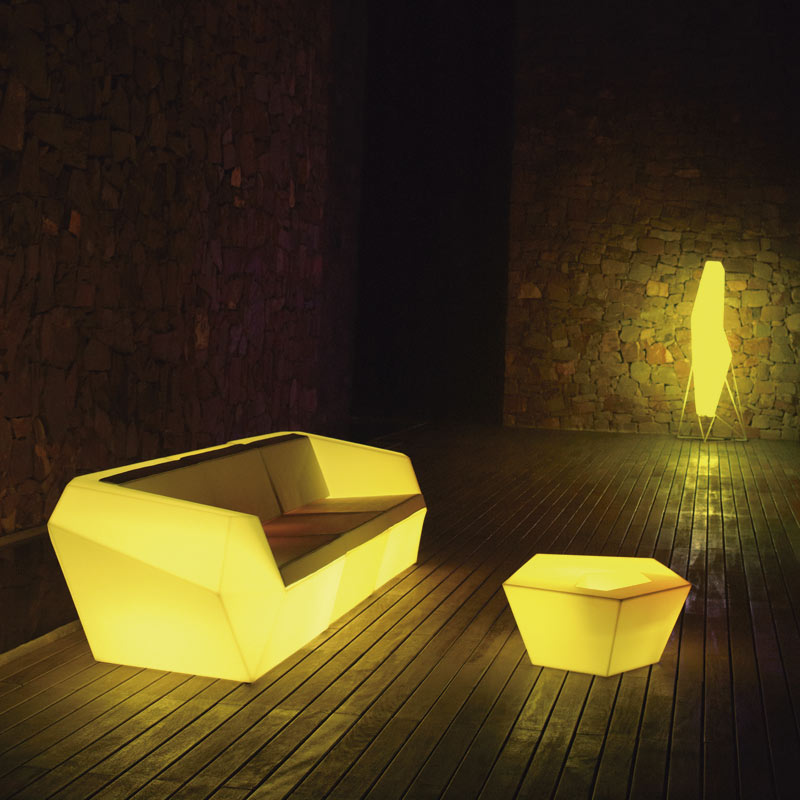 FAZ Sofa Módulo Izquierda para exterior | VONDOM. Sofa Modular de diseño moderno para jardín o terraza. Dimensiones: 121x100x70 Diseñado por Ramón Esteve. Fabricado en rotomoldeo de resina de polietileno de alta resistencia reforzada con fibra de vidrio y tratamiento UV.