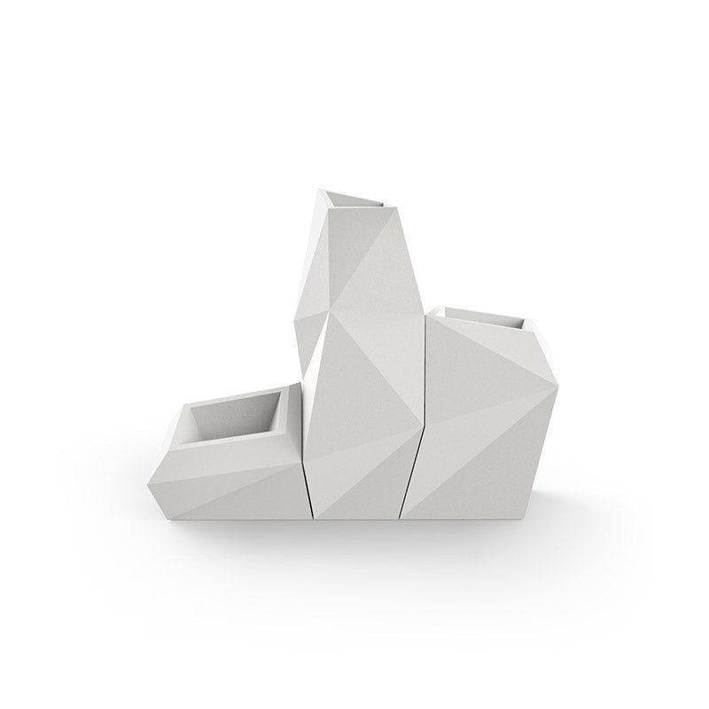 Macetero de Exterior para decorar el jardín o la terraza. Diseñado por Ramón Esteve. Macetero de diseño moderno fabricado en España. Resina de Polietileno de alta resistencia al exterior y al sol.