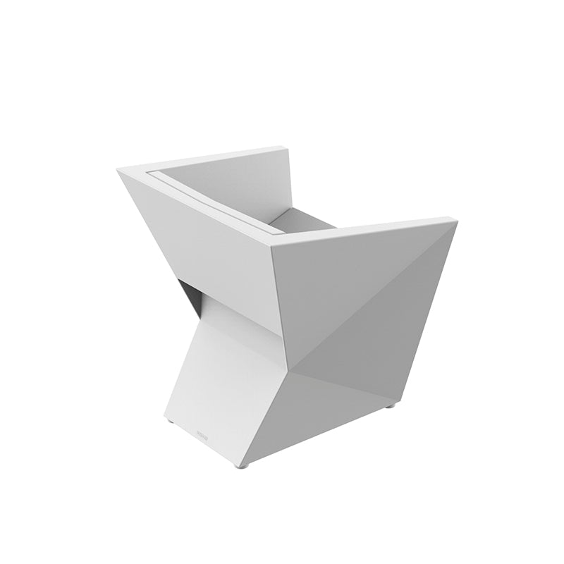 FAZ Silla con Brazos para exterior | VONDOM. Silla de diseño moderno para jardín o terraza. Dimensiones: 72x65x76 Diseñado por Ramón Esteve. Fabricado en rotomoldeo de resina de polietileno de alta resistencia reforzada con fibra de vidrio y tratamiento UV.