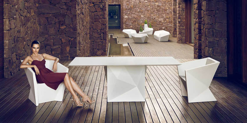 FAZ Mesa 300x120x74 para exterior | VONDOM. Mesa de diseño moderno para jardín o terraza. Dimensiones: 300x120x74 Diseñado por Ramón Esteve. Fabricado en rotomoldeo de resina de polietileno de alta resistencia reforzada con fibra de vidrio y tratamiento UV.