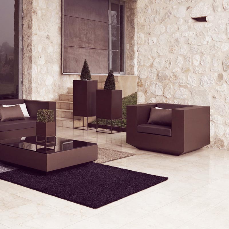 VELA Sillon - Butaca para exterior | VONDOM. Sillon - Butaca de diseño moderno para jardín o terraza. Dimensiones: 100x100x72 Diseñado por Ramón Esteve. Fabricado en rotomoldeo de resina de polietileno de alta resistencia reforzada con fibra de vidrio y tratamiento UV.