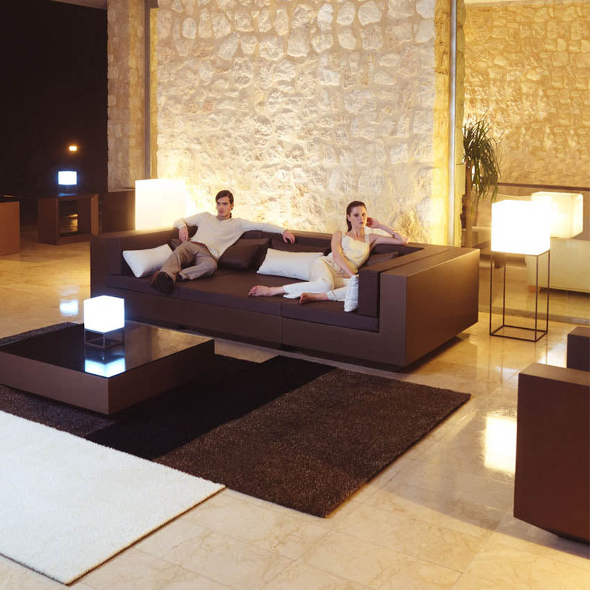 VELA Sofa Módulo Central Chaiselongue para exterior | VONDOM. Sofa Modular de diseño moderno para jardín o terraza. Dimensiones: 100x160x72 Diseñado por Ramón Esteve. Fabricado en rotomoldeo de resina de polietileno de alta resistencia reforzada con fibra de vidrio y tratamiento UV.