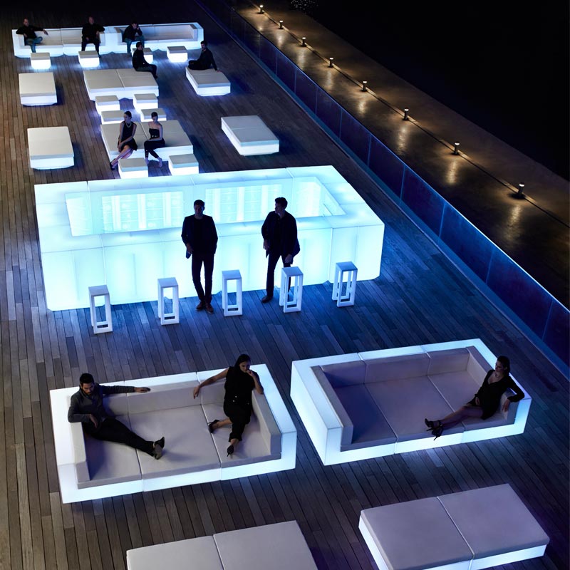 VELA Sofa Módulo Central Chaiselongue para exterior | VONDOM. Sofa Modular de diseño moderno para jardín o terraza. Dimensiones: 100x160x72 Diseñado por Ramón Esteve. Fabricado en rotomoldeo de resina de polietileno de alta resistencia reforzada con fibra de vidrio y tratamiento UV.