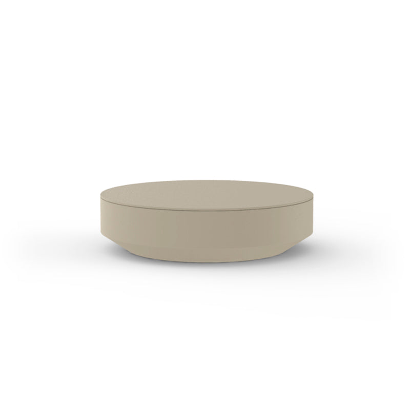 VELA Mesa Sofa Ø120x30 para exterior | VONDOM. Mesa Baja de diseño moderno para jardín o terraza. Dimensiones: Ø120x30 Diseñado por Ramón Esteve. Fabricado en rotomoldeo de resina de polietileno de alta resistencia reforzada con fibra de vidrio y tratamiento UV.