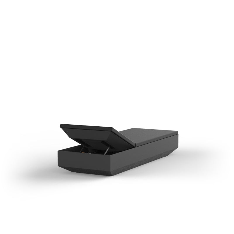 VELA Tumbona con Respaldo Reclinable para exterior | VONDOM. Tumbona de diseño moderno para jardín o terraza. Dimensiones: 75x210x40 Diseñado por Ramón Esteve. Fabricado en rotomoldeo de resina de polietileno de alta resistencia reforzada con fibra de vidrio y tratamiento UV.