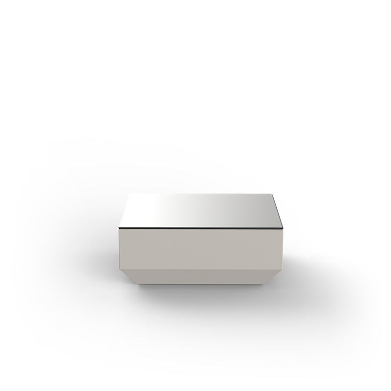 VELA Mesa 80x80x30 para exterior | VONDOM. Mesa Baja de diseño moderno para jardín o terraza. Dimensiones: 80x80x30 Diseñado por Ramón Esteve. Fabricado en rotomoldeo de resina de polietileno de alta resistencia reforzada con fibra de vidrio y tratamiento UV.