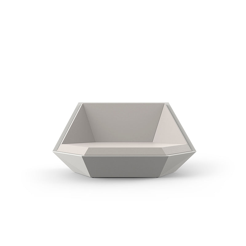 FAZ Daybed para exterior | VONDOM. Daybed de diseño moderno para jardín o terraza. Dimensiones: 180x180x90 Diseñado por Ramón Esteve. Fabricado en rotomoldeo de resina de polietileno de alta resistencia reforzada con fibra de vidrio y tratamiento UV.