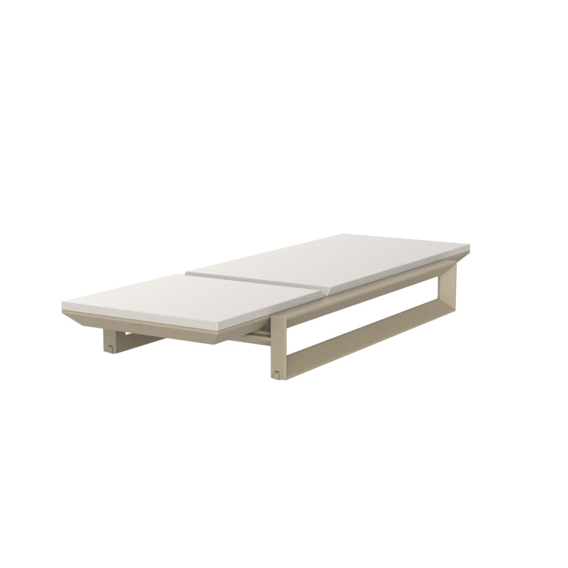 Tumbona FRAME 80x200x25 con Respaldo Reclinable para exterior | VONDOM. Tumbona de diseño moderno para jardín o terraza. Dimensiones: 80x200x25 Diseñado por Ramón Esteve. Fabricado en rotomoldeo de resina de polietileno de alta resistencia reforzada con fibra de vidrio y tratamiento UV.