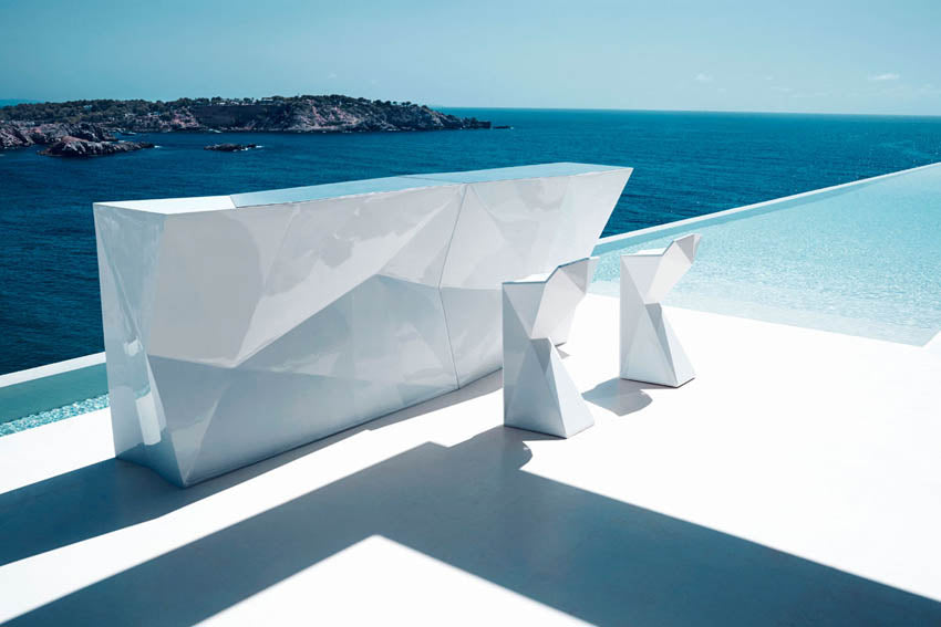 FAZ Barra Central + Cubitera para exterior | VONDOM. Barra de diseño moderno para jardín o terraza. Dimensiones: 189x66x116 Diseñado por Ramón Esteve. Fabricado en rotomoldeo de resina de polietileno de alta resistencia reforzada con fibra de vidrio y tratamiento UV.