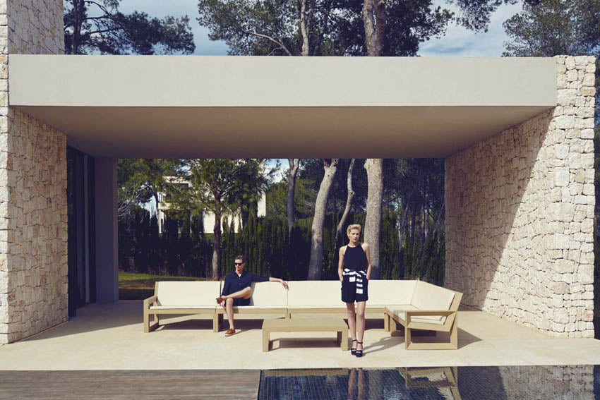 FRAME Sofa Módulo Central para exterior | VONDOM. Sofa Modular de diseño moderno para jardín o terraza. Dimensiones: 120x82x80 Diseñado por Ramón Esteve. Fabricado en rotomoldeo de resina de polietileno de alta resistencia reforzada con fibra de vidrio y tratamiento UV.