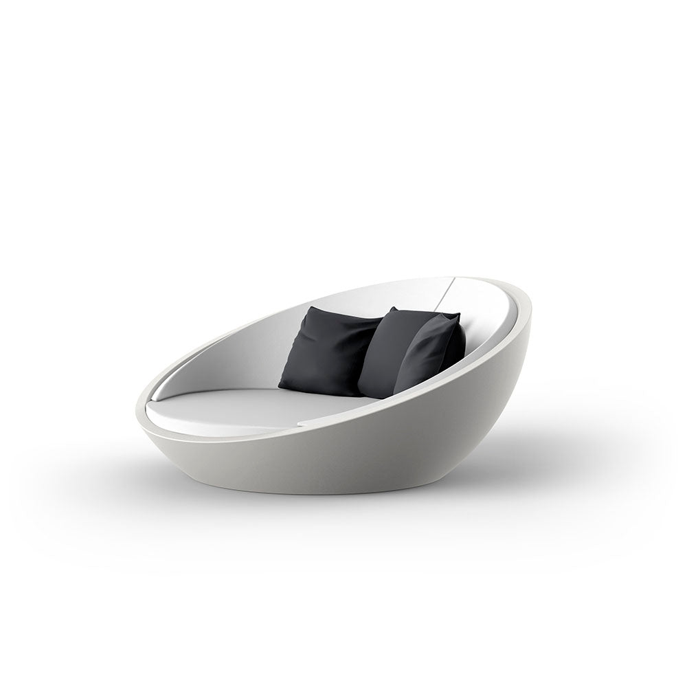 ULM Daybed para exterior | VONDOM. Daybed de diseño moderno para jardín o terraza. Dimensiones: 210x200x97 Diseñado por Ramón Esteve. Fabricado en rotomoldeo de resina de polietileno de alta resistencia reforzada con fibra de vidrio y tratamiento UV.