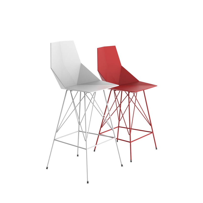 FAZ Taburete 76cm Alto para exterior | VONDOM. Taburete de diseño moderno para jardín o terraza. Dimensiones: 51x52x111 Diseñado por Ramón Esteve. Fabricado por inyección de resina de alta resistencia reforzada con fibra de vidrio y tratamiento UV.