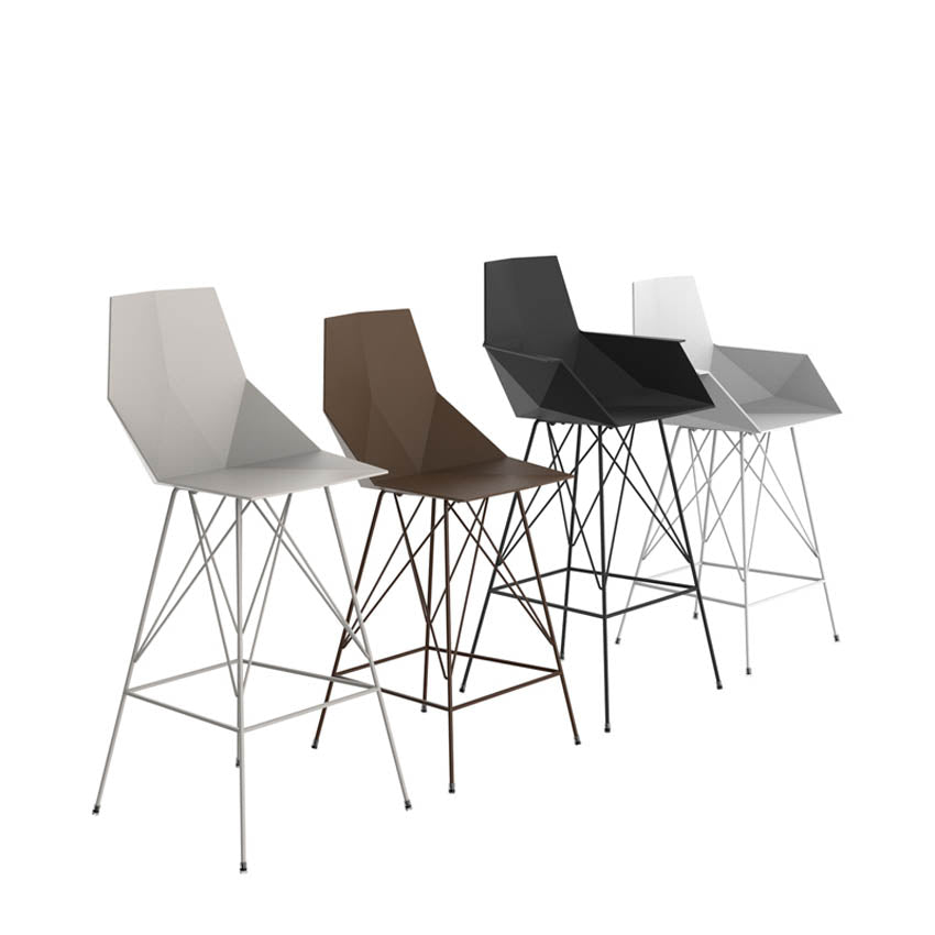 FAZ Taburete 76cm Alto para exterior | VONDOM. Taburete de diseño moderno para jardín o terraza. Dimensiones: 51x52x111 Diseñado por Ramón Esteve. Fabricado por inyección de resina de alta resistencia reforzada con fibra de vidrio y tratamiento UV.