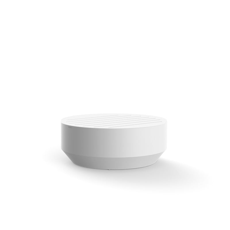 VELA Mesa Ø80cm para exterior | VONDOM. Mesa Baja de diseño moderno para jardín o terraza. Dimensiones: Ø80x30 Diseñado por Ramón Esteve. Fabricado en rotomoldeo de resina de polietileno de alta resistencia reforzada con fibra de vidrio y tratamiento UV.