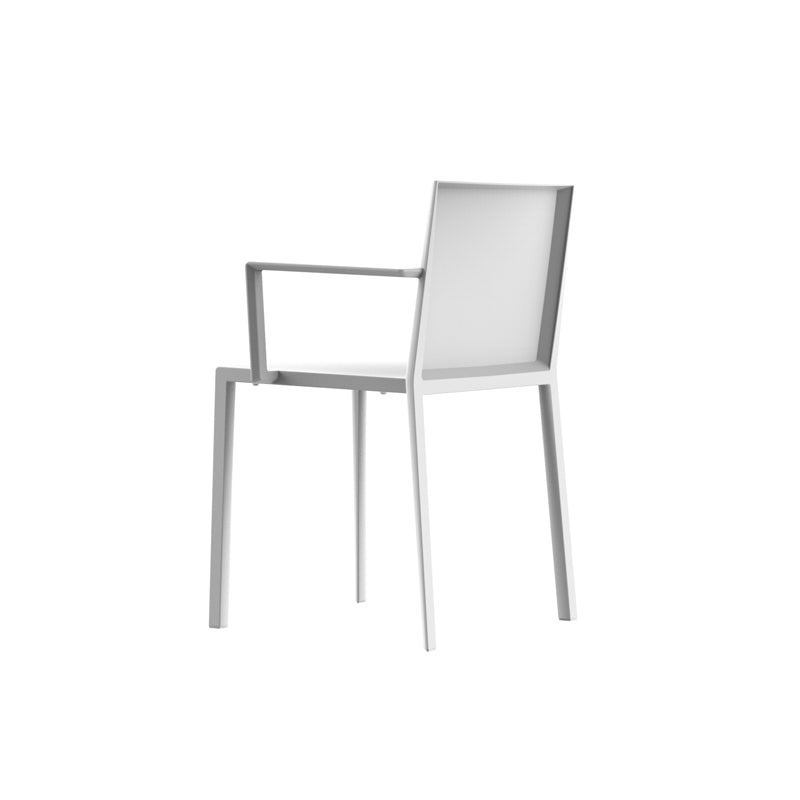 QUARTZ Silla con Brazos (4 Pack) Apilable para exterior | VONDOM. Silla de diseño moderno para jardín o terraza. Dimensiones: 52x57x79 Diseñado por Ramón Esteve. Fabricado por inyección de resina de alta resistencia reforzada con fibra de vidrio y tratamiento UV.